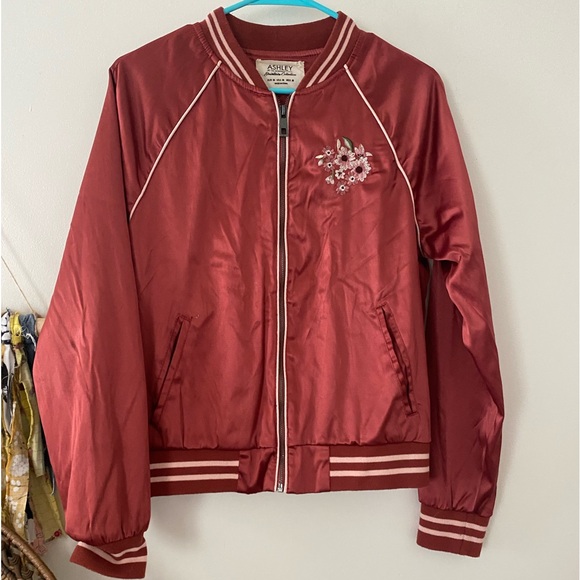 Ashley by 26 international varsity flowers on satin. EUC - Picture 2 of 4